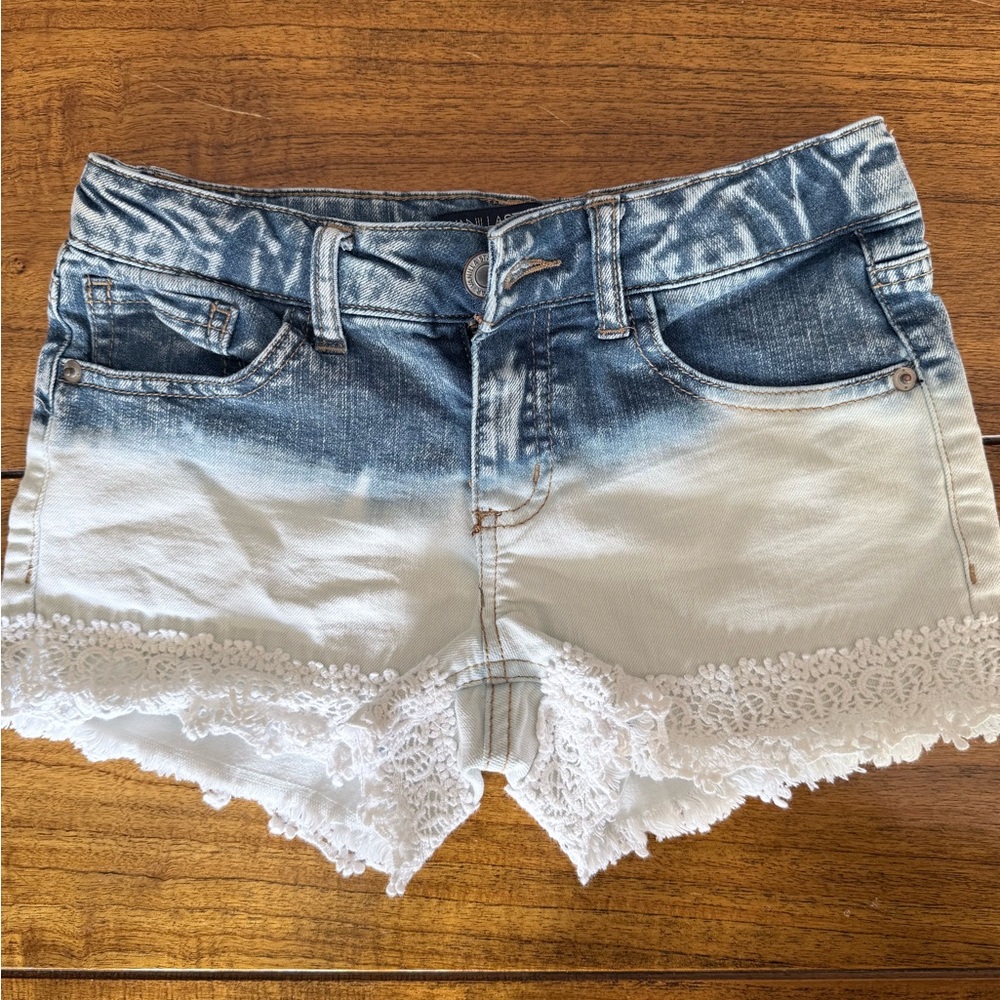 NWOT Denim Ombre Lace Trim Girls Shorts Size 10